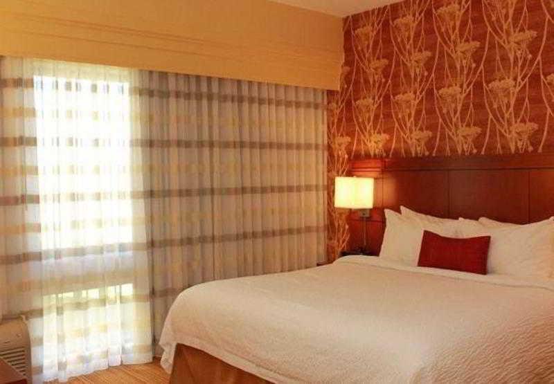 Hotel Courtyard & Event Center 3*